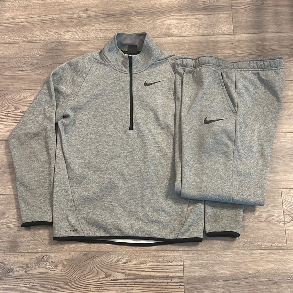 Nike sweat suit sz small
